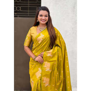 ผ้าไหมสีเขียวเนื้อนุ่มทอแบบดูอัลซาร์รี ยี่ห้ออีลิท วีฟส์ พร้อมผ้าคลุมไหล่ลายเมเฮนดีแบบนันดี บอร์เดอร์ - Product Image 5