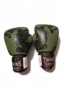 Guantes de Boxeo de Cuero Verde Personalizados de Alta Calidad al por Mayor con Cierre de Gancho y Correas Ajustables para Kick Boxing y Artes Marciales - Product Image 1