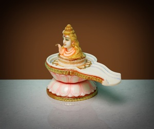 Nirmala Handicrafts - Estatua de Shiva Mukhalingam Hecha a Mano con Resina y Polvo de Mármol |   Diseño Tradicional del Ídolo Shiva Lingam con Detalles en Oro - Product Image 2