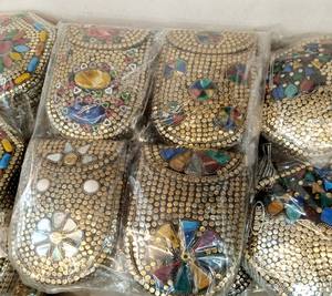 Bolso de mano para mujer con cuentas de latón y resina, para fiestas, modelo GC-BG-635, disponible al mejor precio de exportador indio. - Product Image 1