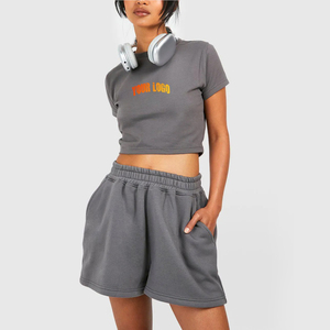 Ensemble T-shirt court et short personnalisé avec logo pour femme – Tenue décontractée deux pièces pour l'entraînement et la détente - Product Image 1