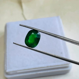 Pierres précieuses en tsavorite naturelle taille coussin 3,39 carats, qualité AAA avec lustre AAA et couleur vert vif, coupe et polissage parfaits. - Product Image 3