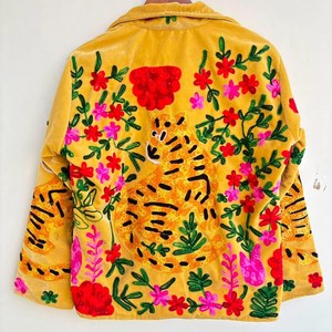 Veste en velours moutarde pour femme avec broderie Suzani et motif léopard, manteau tendance, cadeau pour elle, esthétique artistique folklorique, blazer d'hiver - Product Image 4