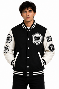 แจ็คเก็ต Letterman Varsity สีดำแบบกำหนดเอง พร้อมปักโลโก้ หมายเลข 23 แขนเสื้อตัดสี กระดุมแป๊กด้านหน้า สไตล์เรโทร โดย SHH - Product Image 3