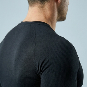 T-shirt de compression noir à manches courtes pour homme, coupe ajustée, séchage rapide, vêtement de sport athlétique, col rond, haut de performance tricoté - Product Image 4