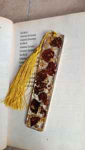 Marcapáginas de Madera con Flores Prensadas Hechas a Mano, con Brillo Dorado, Personalizables para Estudiantes - Product Image 3