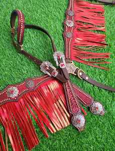 Ensemble de selle de cheval western en cuir rouge personnalisé avec incrustation de strass en cristal, design léger et harnais d'équitation faits à la main - Product Image 4