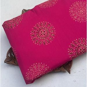 ผ้าฝ้ายพิมพ์ลายดอกไม้สไตล์ชาติพันธุ์ เนื้อผ้านุ่ม น้ำหนักเบา เหมาะสำหรับฤดูร้อน ใช้ตัดเย็บเสื้อคุर्ติ เสื้อเชิ้ต ชุดเดรส หรืองานฝีมือต่างๆ - Product Image 3