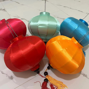 Lanternes en soie de Hoi An artisanales de formes variées avec des motifs floraux traditionnels et des couleurs pastel élégantes - Product Image 1