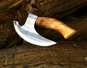 Cortador de pizza artesanal Mezzaluna de acero inoxidable con mango de madera, herramienta profesional para cortar pizza de Pasha Enterprises - Product Image 3