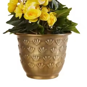 Vase à fleurs décoratif en métal fait main, élégant vase floral pour la décoration de table de salon - Product Image 1