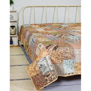 Couvre-lit en soie vintage Kantha couette couverture bohème cousue à la main cousue à la main couvre-lit pour la maison - Product Image 3