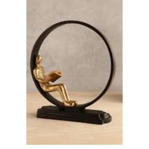 Statue décorative en aluminium coulé à la main de luxe pour salon, chambre, bureau, zone de réception et décoration hôtelière - Product Image 3