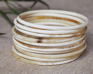 Elegante brazalete de cuerno de búfalo hecho a mano, pulseras de puño Premium para mujer - Product Image 4