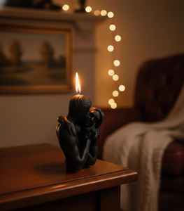 Bougie en forme de couple enlacé, bougie longue durée pour couple s'embrassant, disponible au prix de gros - Product Image 4