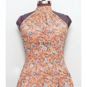 Robe longue en coton doux à imprimé floral, style simple pour les fêtes, écologique, sans manches, faite à la main en coton indien pour femmes - Product Image 2