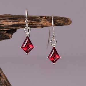 Pendientes de Plata de Ley 925 con Granate en Forma de Cometa, Estilo Vintage, Corte Cometa, para Novia, Piedra de Nacimiento de Enero - Product Image 6