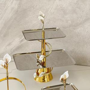 Plateau de service rectangulaire à 2 niveaux en or de luxe avec poignée florale, plateau de présentation en métal pour desserts, gâteaux et en-cas - Product Image 4