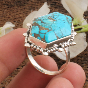 แหวนเงินแท้ 925 ประดับด้วยเทอร์ควอยซ์สีน้ำเงินทรงเหลี่ยมเจียระไนแบบบริลเลียนท์ งานแฮนด์เมด สไตล์โบโฮคลาสสิก เรียบหรู ดูดี - Product Image 5