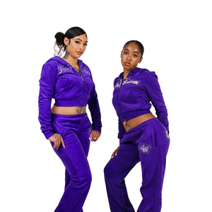 Ensemble de sweat-shirts pour femmes avec intérieur brossé chaud, pantalon décontracté et construction de qualité supérieure pour vêtements streetwear - Product Image 1