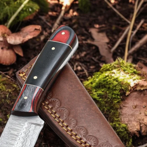 Couteau de chasse artisanal en acier Damas à lame pleine, manche ergonomique en bois pour le camping en plein air, le bushcraft et la survie - Product Image 6