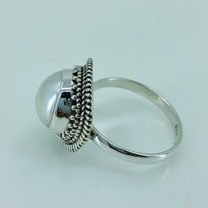 Bague en argent sterling fait main avec perle naturelle ronde sertie clos, bijou bohème, cadeau pierre de naissance de juin - Product Image 1