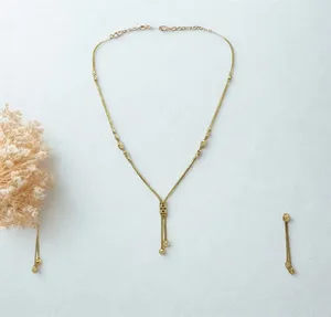 Collier exquis plaqué or 22 carats |   Ensemble de boucles d'oreilles pour femmes avec un pendentif coulissant géométrique sophistiqué et des pampilles en chaîne - Product Image 2