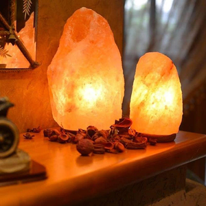 Lampe en sel rose de l'Himalaya de forme naturelle, 2-3 kg, sculptée à la main, avec base en bois, par Tahir Gems - Product Image 6