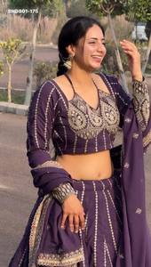 สินค้ามาใหม่ ชุดเลเฮนกาผ้าจอร์เจตต์ลายปักประดับเลื่อม ดีไซน์เนอร์ พร้อมชุดโชลีและผ้าคลุมไหล่ จากซัพพลายเออร์อินเดีย - Product Image 4