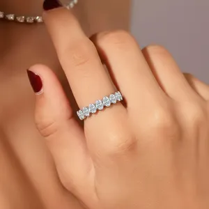 Bague de mariage demi-éternité en or blanc 14 carats avec diamant taille ovale clarté VVS-VS, sertie en panier, bijou de mariée - Product Image 5