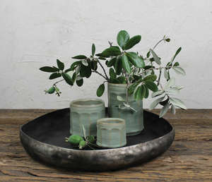 Bandeja ovalada de aluminio negro artístico con superficie texturizada para exhibir frutas y agregar estilo a cualquier espacio - Product Image 4