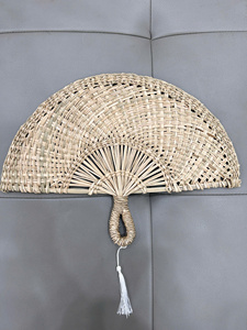 Abanico de Mano Boho de Fibra Natural en Forma de Media Luna, Hecho a Mano en Vietnam, Regalo Rústico para Fiestas, Decoración para Celebraciones - Product Image 5