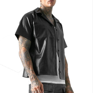 เสื้อเชิ้ตหนัง PU แขนสั้นผู้ชาย ดีไซน์สตรีทแวร์คุณภาพสูง สไตล์ลำลองสำหรับกิจกรรมกลางแจ้ง คอปกตั้ง ติดกระดุม เป็นมิตรกับสิ่งแวดล้อม ปี 2026 - Product Image 4