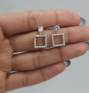 Pendientes de Diamante Cultivado en Laboratorio de 0.80 Ct con Engaste de Garras en Oro Sólido de 14K, Diseño Elegante y Minimalista para Mujeres y Ocasiones Festivas - Product Image 2