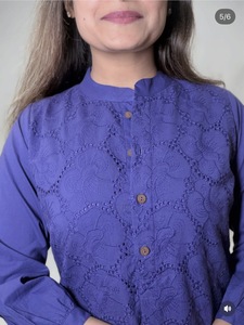 Elegante Conjunto Coordinado para Mujer con Bordado Floral, Camisa de Manga Tres Cuartos con Cuello y Pantalones Anchos (Poliéster/Algodón) para Uso Casual - Product Image 3