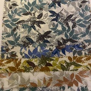 Magnifiques motifs floraux et végétaux vintage de haute qualité sur tissu en coton tissé, largeur 44 pouces, prêts pour une expédition immédiate. - Product Image 2