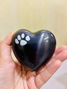 Urne funéraire en laiton pour animaux de compagnie en forme de cœur / Urne funéraire en laiton doré en forme de cœur avec pattes noires / Urne funéraire pour animaux de compagnie - Product Image 5