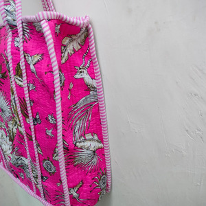 Bolso Tote de Algodón Floral Acolchado Hecho a Mano con Cierre de Cremallera, de Alta Calidad y Transpirable, Bolso de Hombro de Viaje para Mujer - Product Image 4