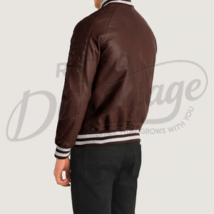 Chaqueta Bomber de Cuero Marrón para Hombre con Mangas Acolchadas en Forma de Panal y Puños Acanalados a Rayas, Prenda Deportiva Premium - Product Image 2