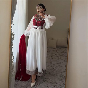 Ensemble de robe ethnique Gulbahar en coton brodé, manches longues, couleurs rouge et blanc, pour femmes, style pakistanais - Product Image 3