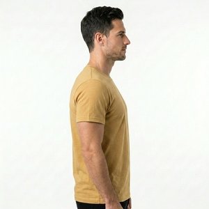 เสื้อยืดผู้ชาย สีพื้น แขนสั้น ทรงปกติ ผ้าคอตตอนเจอร์ซีย์ สวมใส่สบาย สีเหลืองมัสตาร์ด เสื้อยืดคอกลมผู้ชาย - Product Image 4