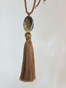Collier long à pendentif en pompon marron, collier bohème élégant fait à la main, bijoux de mode pour femmes - Product Image 2