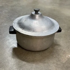 หม้อตุ๋นสเตนเลสสตีลสไตล์โมเดิร์นคลาสสิก |   มีสไตล์ ทนทาน ไม่ติดกระทะ และเป็นมิตรกับสิ่งแวดล้อม - Product Image 1