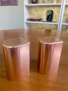 Ensemble salière et poivrière en cuivre, élégant et sain, idéal pour la table et la cuisine, provenant d'Inde. - Product Image 5