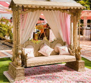 Columpio para ceremonia Haldi al aire libre, decoración para fiesta en la piscina, escenario para ceremonia Sangeet al aire libre, Jhula dorada, columpio temático de jardín magnífico, EE. UU. - Product Image 1