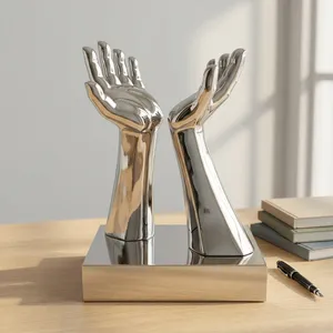 Sculpture de mains ouvertes en argent métallisé sur socle miroir, accent décoratif moderne pour table, idéal pour la maison, le bureau et le salon - Product Image 2