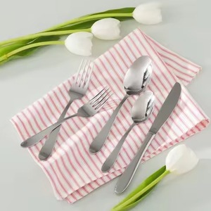 Juego de cubiertos minimalistas de metal con mangos de madera, acabado de alto brillo, apto para lavavajillas, para uso en catering. - Product Image 3