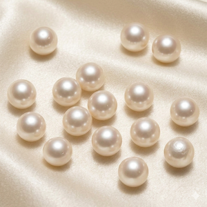 Perla marina blanca de grado AA de 12 mm que exuda una elegancia atemporal, ideal para crear joyas lujosas y adornos elegantes. - Product Image 5