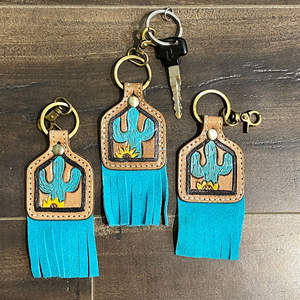 Llaveros de cuero tallados a mano, llaveros de cuero con forma exótica, accesorios de cuero con flecos, llaveros para unisex - Product Image 5