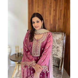 Ensemble haut-dupatta et bas pour femmes de marque, avec broderie lourde et travail de séquence, look élégant - Product Image 5